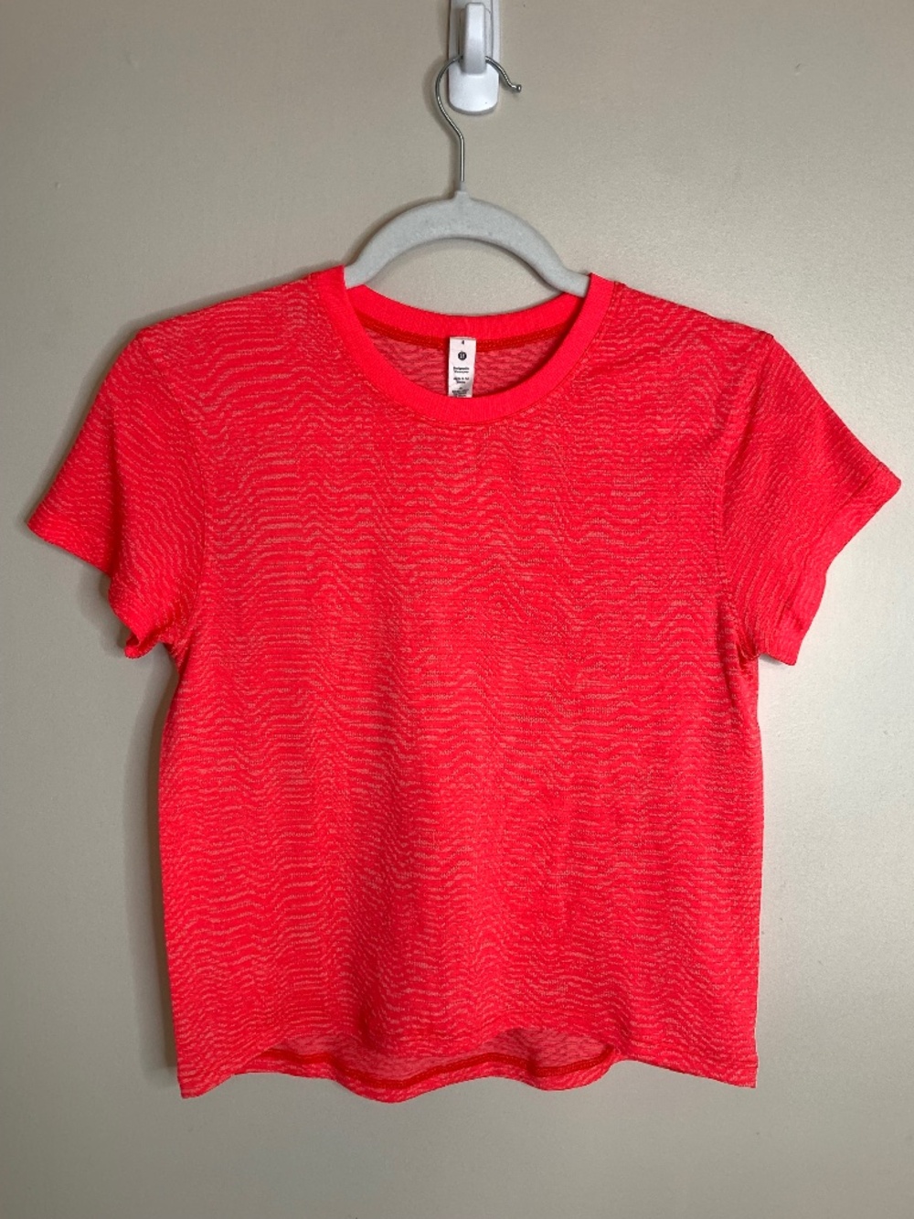 Lululemon Train To Be Seamless Shirt Ripple Wave Flare Peach Satin 4
